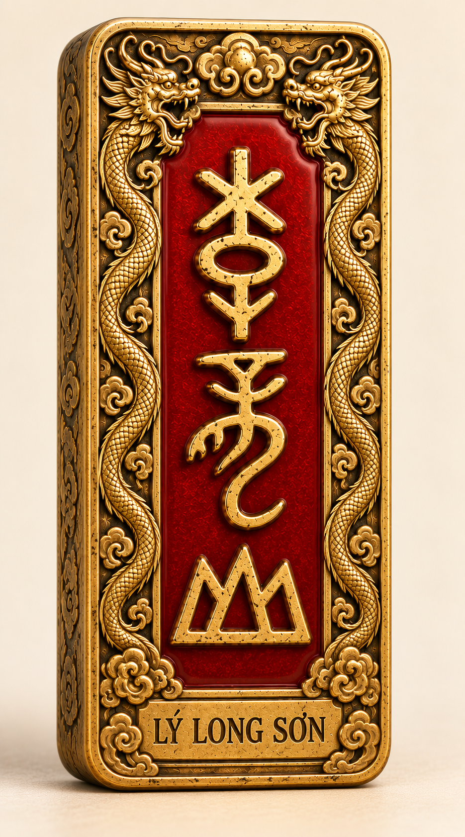 Lý Long Sơn personal seal with three archaic characters, a red center and gold dragons / Ấn cá nhân Lý Long Sơn với ba chữ cổ, nền đỏ và rồng vàng / 李龍山個人印章，飾有三個古文字、紅色底面及金龍